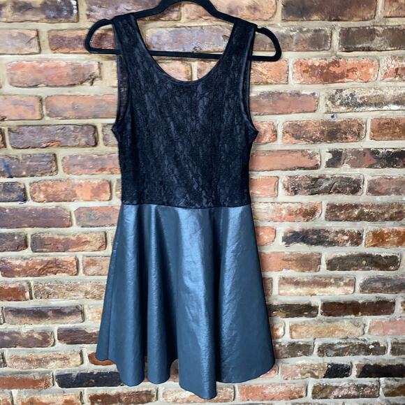 Walter by Walter Baker Black Lace Metallic Sleeveless Fit & Flare Dress Medium - Picture 1 of 6